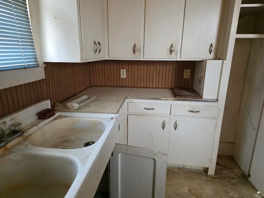 308 N C, Herington, KS 67449 - Image #2