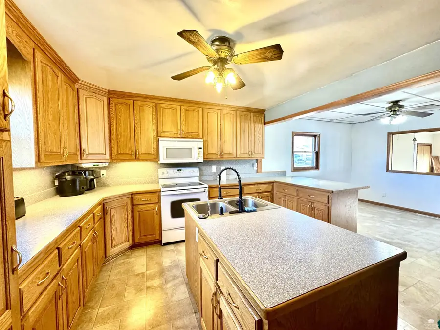 236 W Oak Street, Waterville, KS 66548 - #2