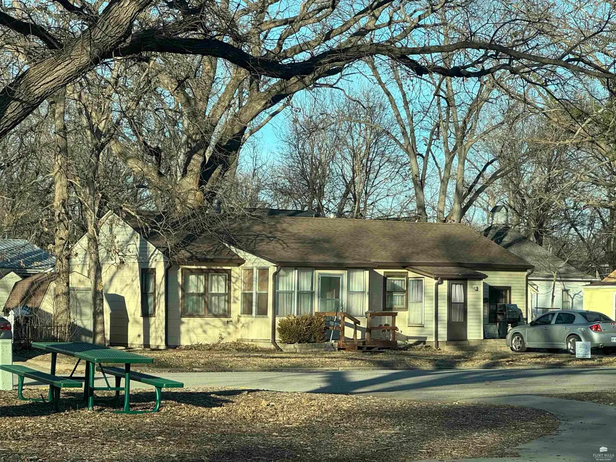 606 E 6th Street, Wamego, KS 66547 - Image #1