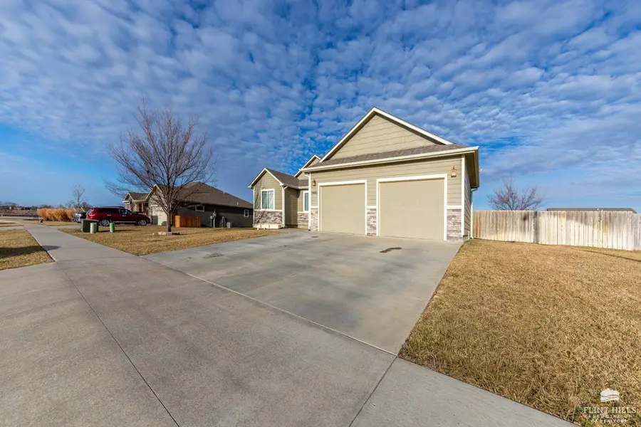 9800 Heather Lane, Manhattan, KS 66502 - #3