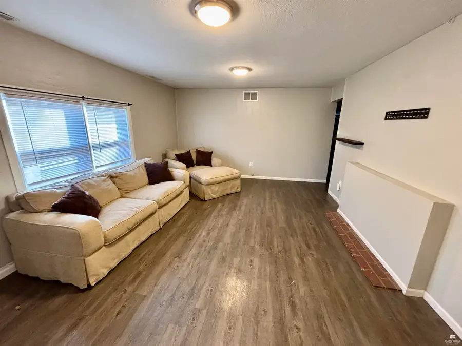 617 Arthur Street, Clay Center, KS 67432 - Image #2