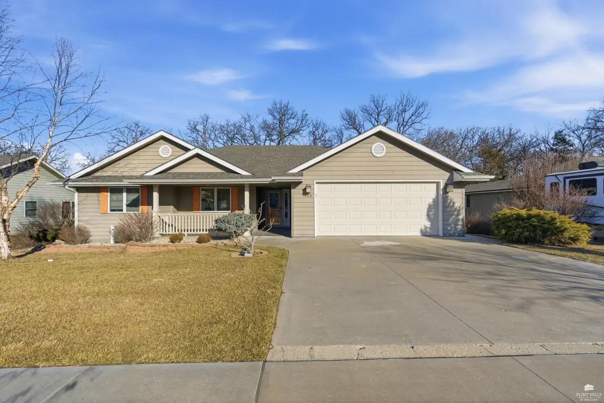 125 Hunter Drive, Manhattan, KS 66503 - Image #1