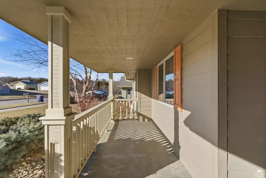 125 Hunter Drive, Manhattan, KS 66503 - Image #2