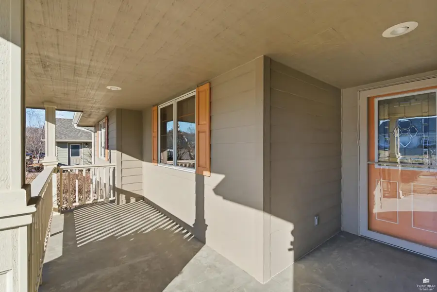 125 Hunter Drive, Manhattan, KS 66503 - Image #3