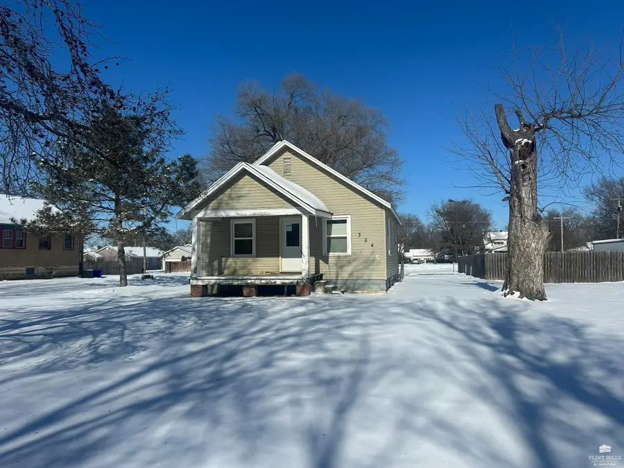 324 W 12th Street, Junction City, KS 66441 - Image #2