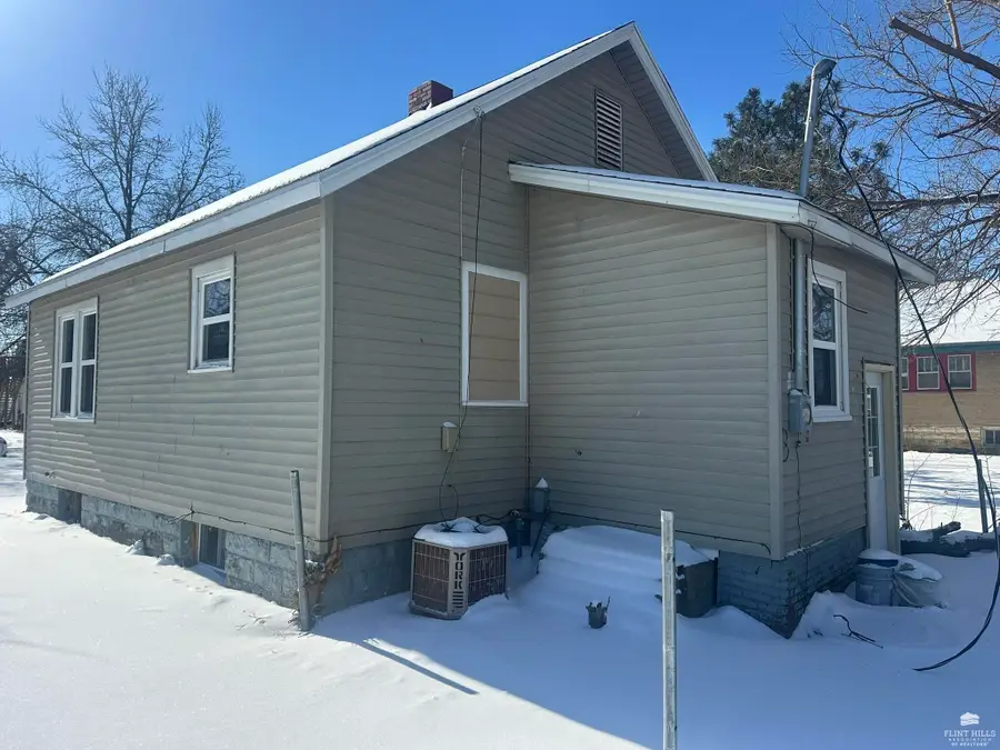 324 W 12th Street, Junction City, KS 66441 - Image #3