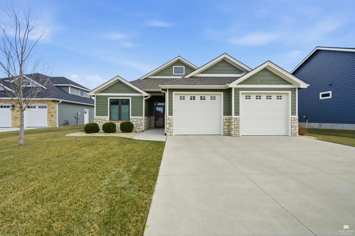 2118 Royal Ridge Circle, Manhattan, KS 66503 - Image #1