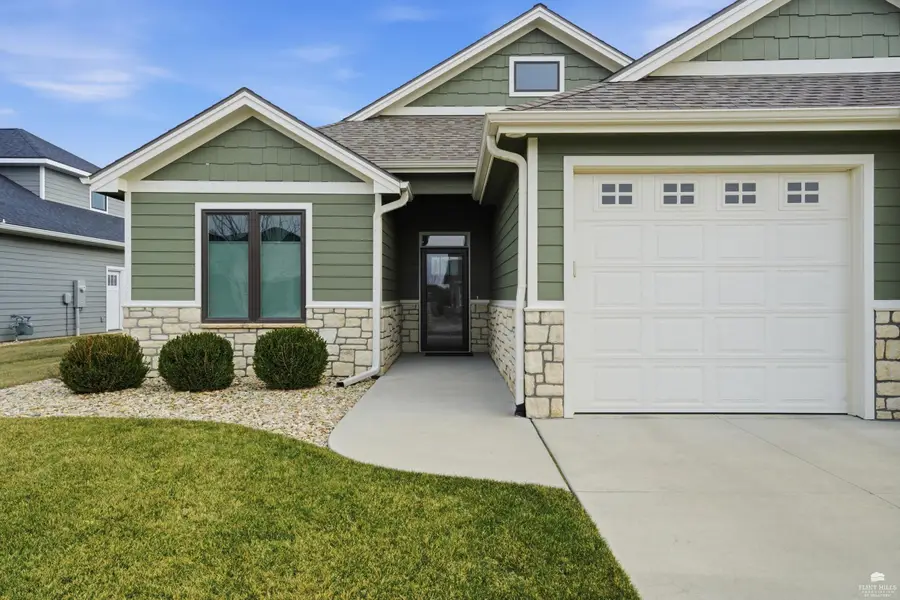 2118 Royal Ridge Circle, Manhattan, KS 66503 - Image #2