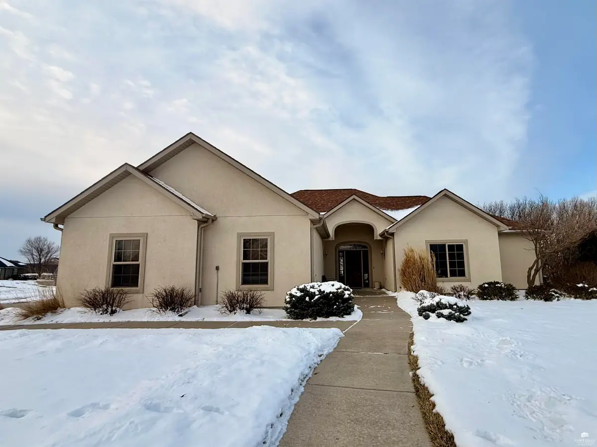 1100 S Mill Point Circle, Manhattan, KS 66503 - Image #1