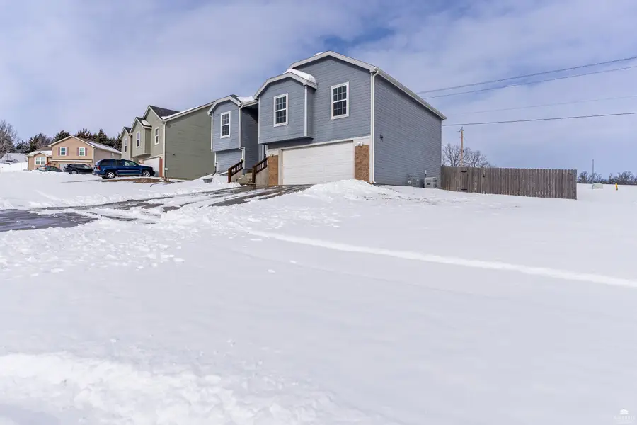 902 Bryce Drive, Junction City, KS 66441 - Image #3