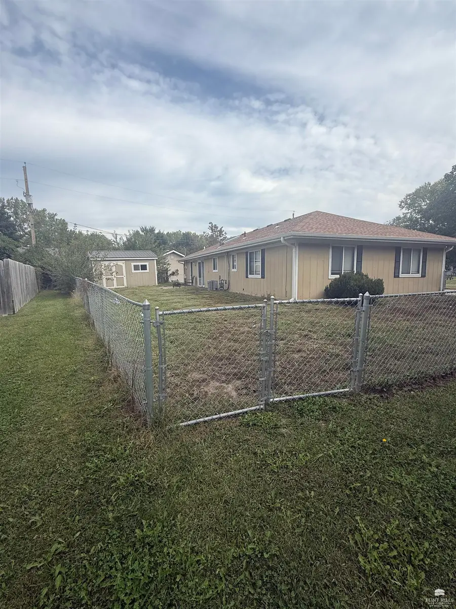 2201 Blueberry Drive, Manhattan, KS 66503 - Image #2