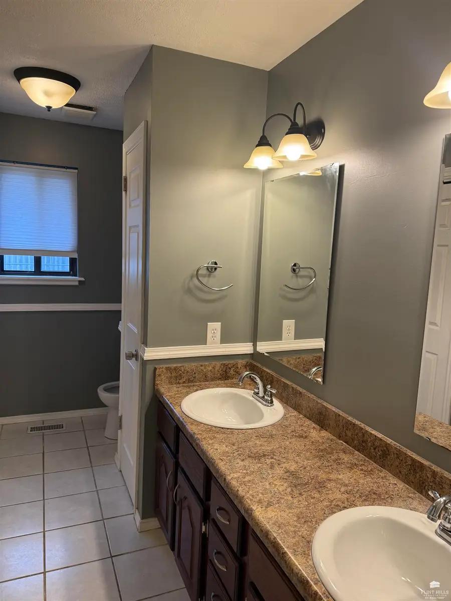 2201 Blueberry Drive, Manhattan, KS 66503 - Image #3
