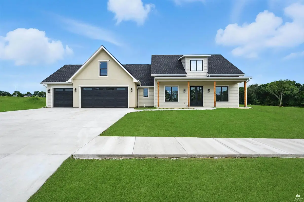 207 Sandbar Drive, Wamego, KS 66547 - #1