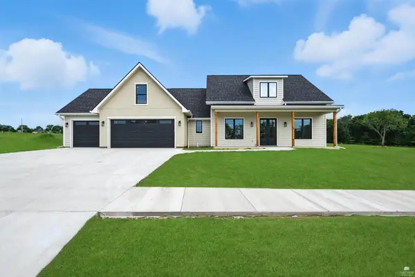 207 Sandbar Drive, Wamego, KS 66547