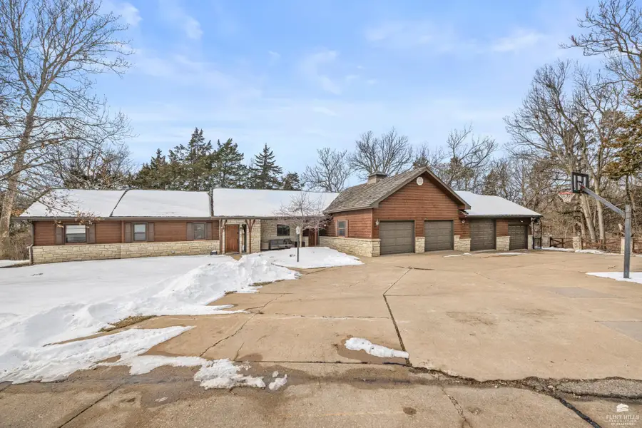 1001 Sycamore Lane, Manhattan, KS 66502 - Image #2