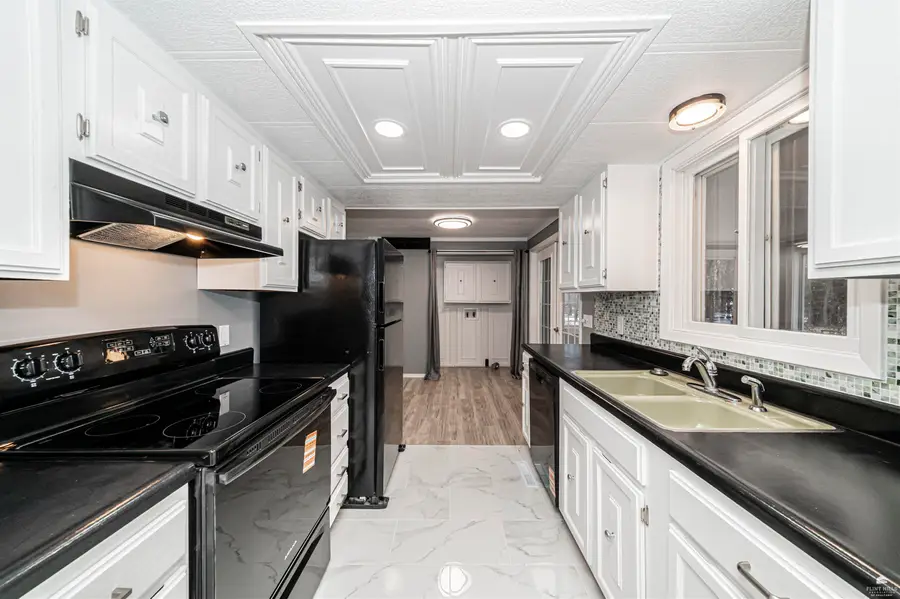 224 S Bluff Street, Enterprise, KS 67441 - #2