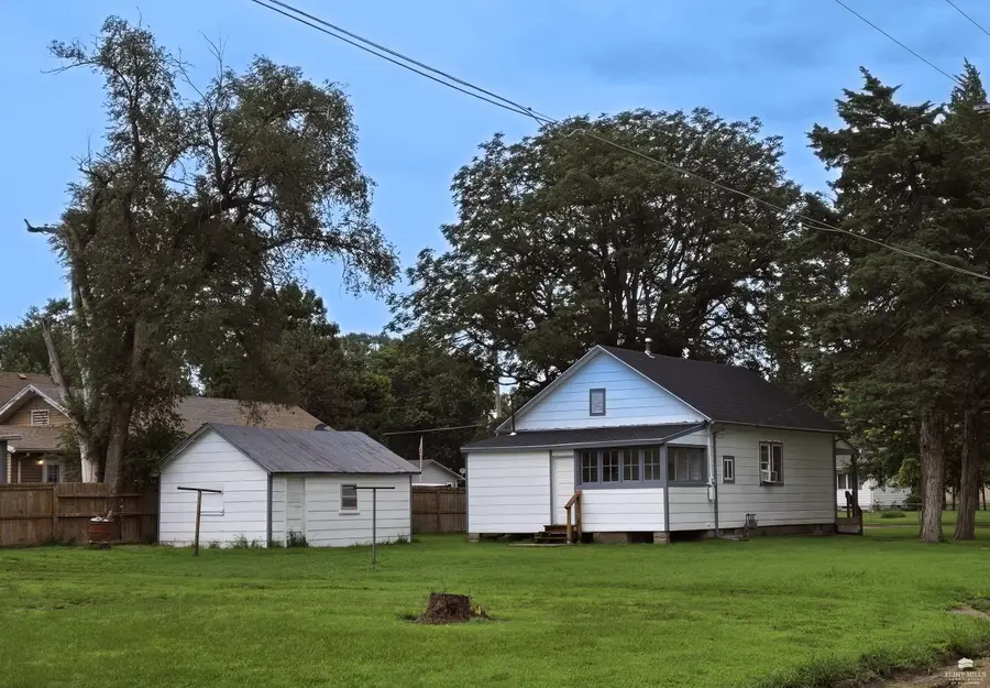 301 N Poplar Street, Solomon, KS 67480 - #3