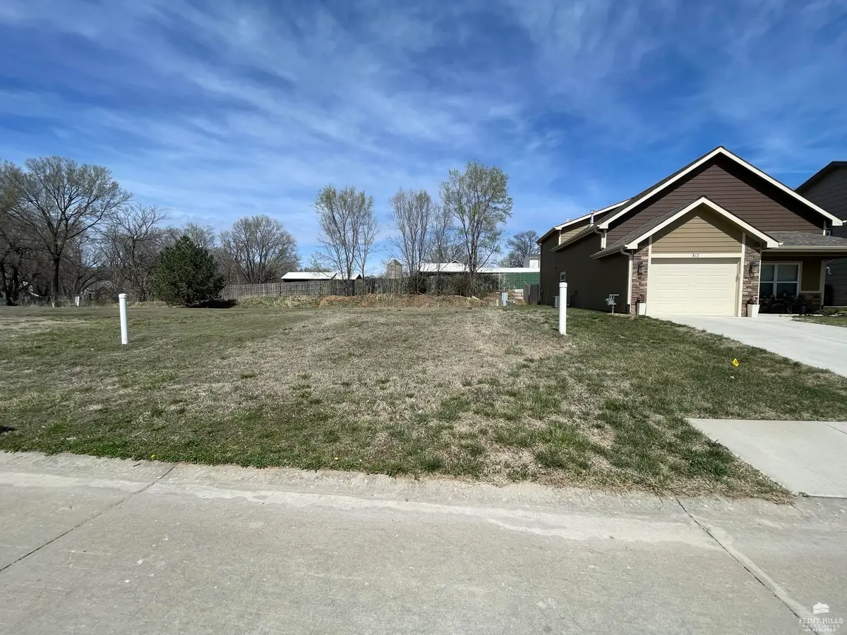 Lot 18 on 14th Street, Wamego, KS 66547 - #1