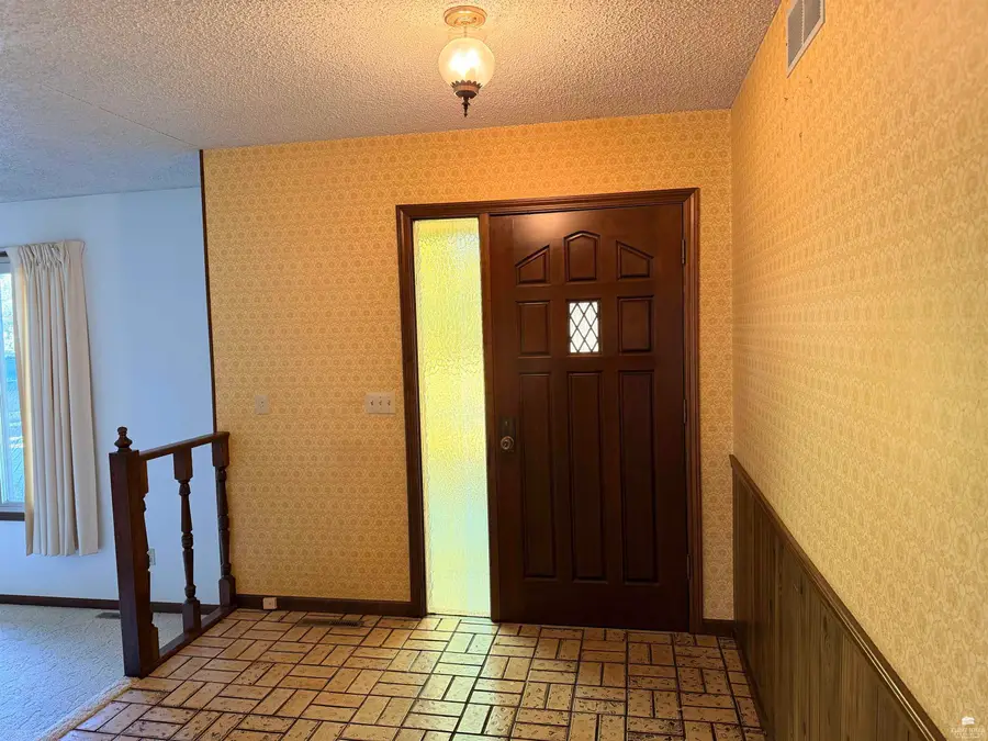 3521 Rocky Ford Avenue, Manhattan, KS 66502 - #3