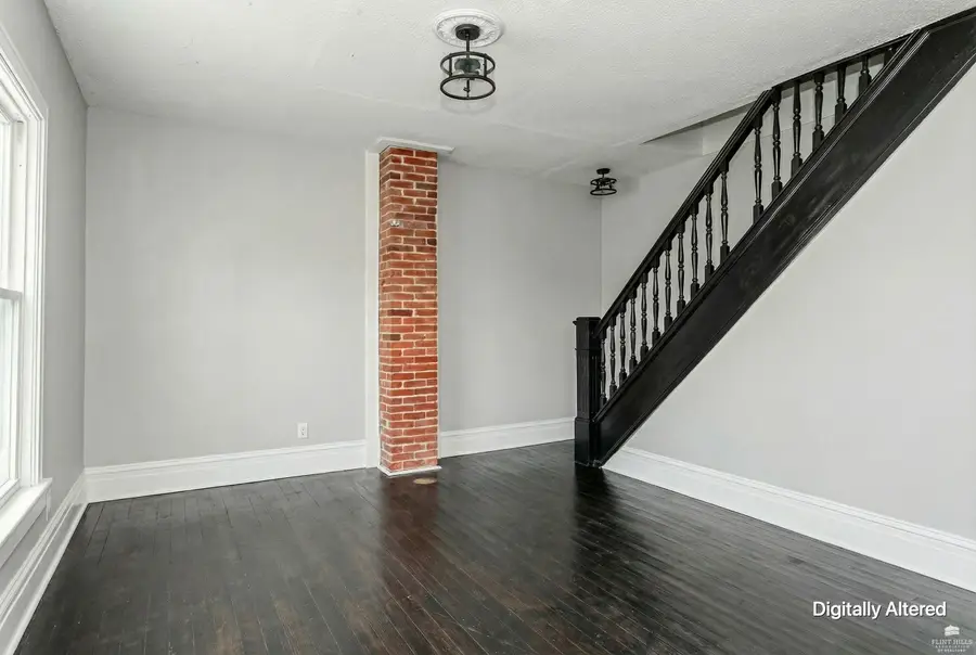 124 W Chestnut Street, Junction City, KS 66441 - #3