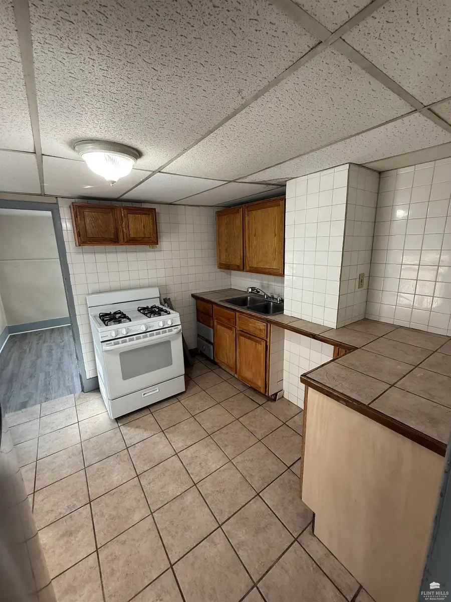 1011 N Jefferson Street, Junction City, KS 66441 - #3