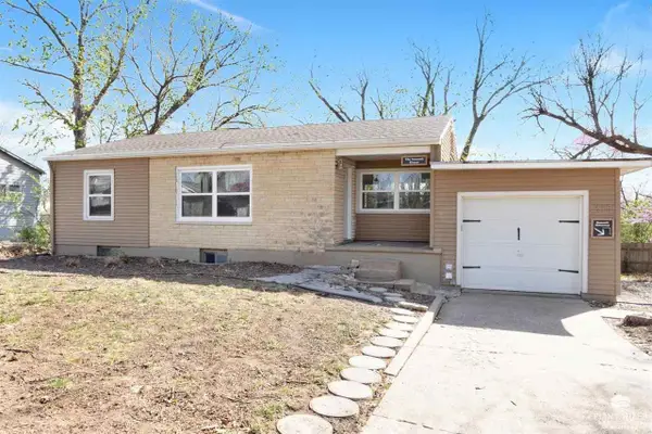 215 Summit Avenue, Manhattan, KS 66502