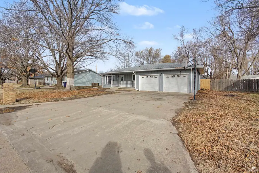 209 Harvey Drive, Manhattan, KS 66502 - #3