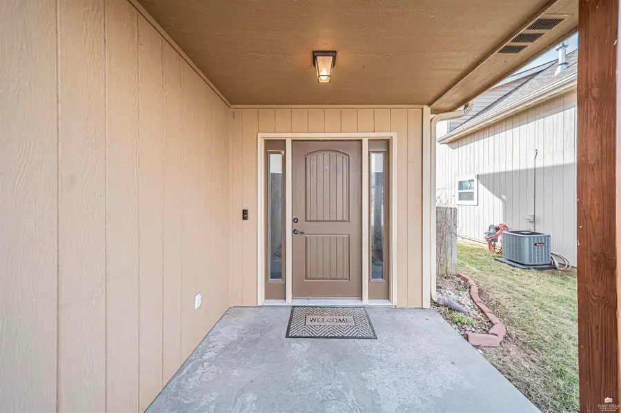 809 14th Street, Wamego, KS 66547 - #2