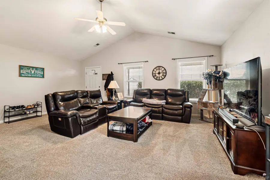 109 Northfield Road, Manhattan, KS 66502 - #2