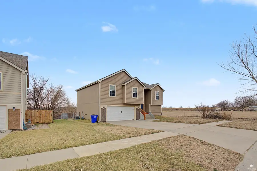 3111 Oakwood Drive, Junction City, KS 66441 - #2
