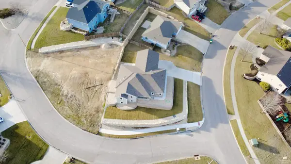 216 Highland Pointe Drive, Manhattan, KS 66503