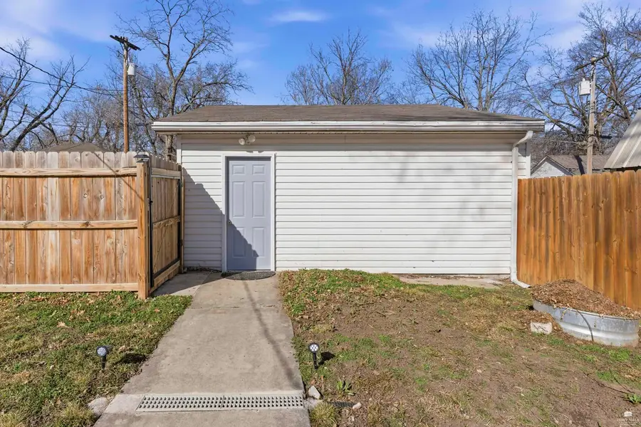 232 W Chestnut Street, Junction City, KS 66441 - #3