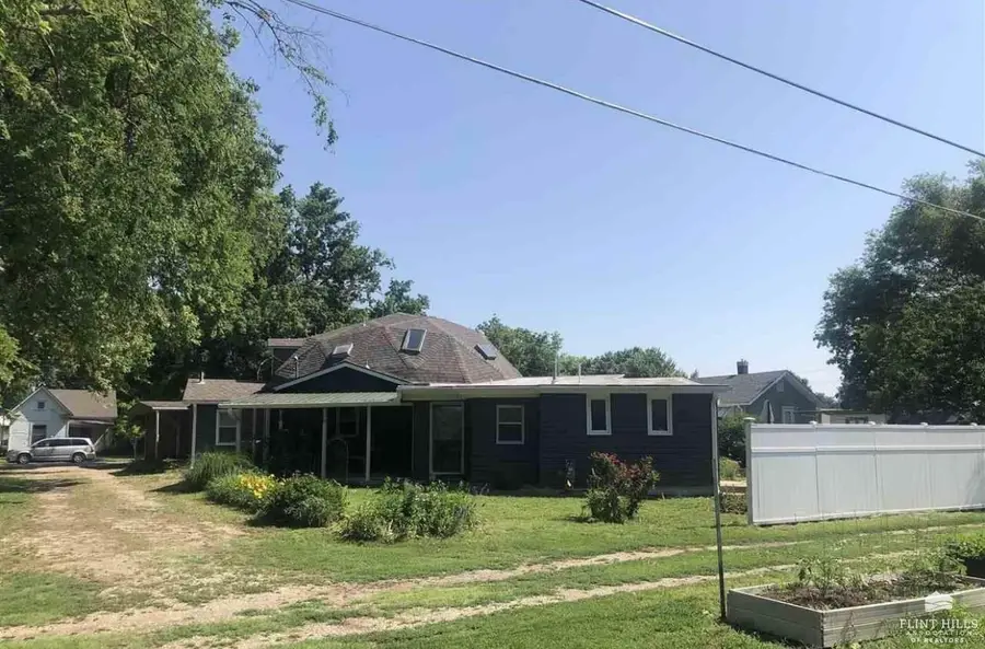 1207 W 1st Street, Abilene, KS 67410 - #3