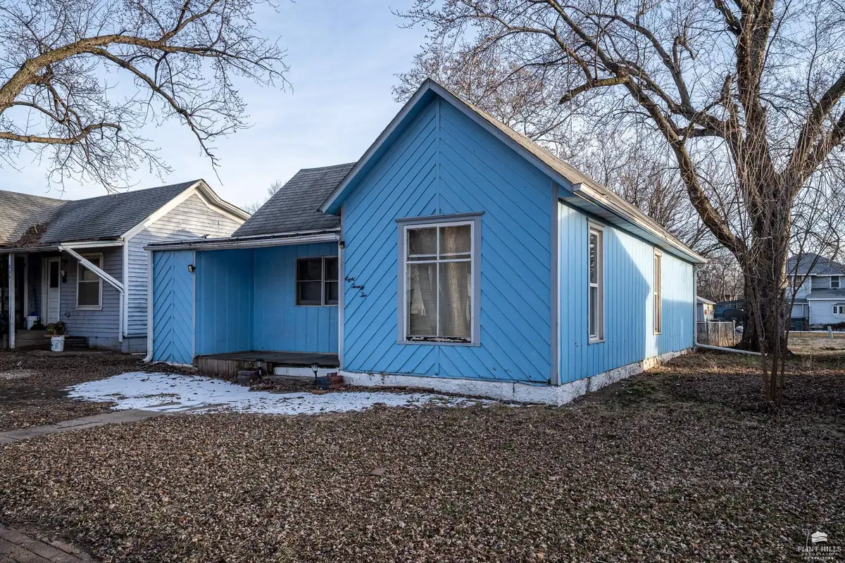 822 Lincoln Avenue, Clay Center, KS 67432 - #1