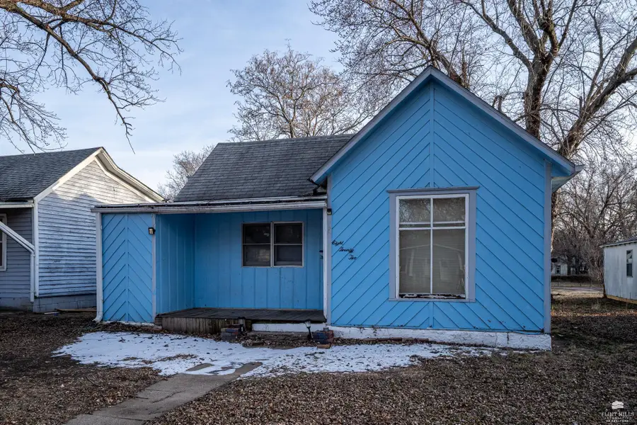 822 Lincoln Avenue, Clay Center, KS 67432 - #3