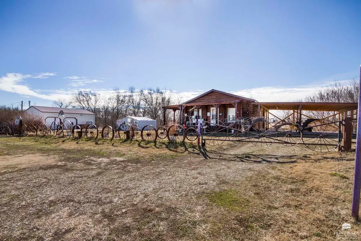 505 W 4th Street, Chapman, KS 67431 - #1