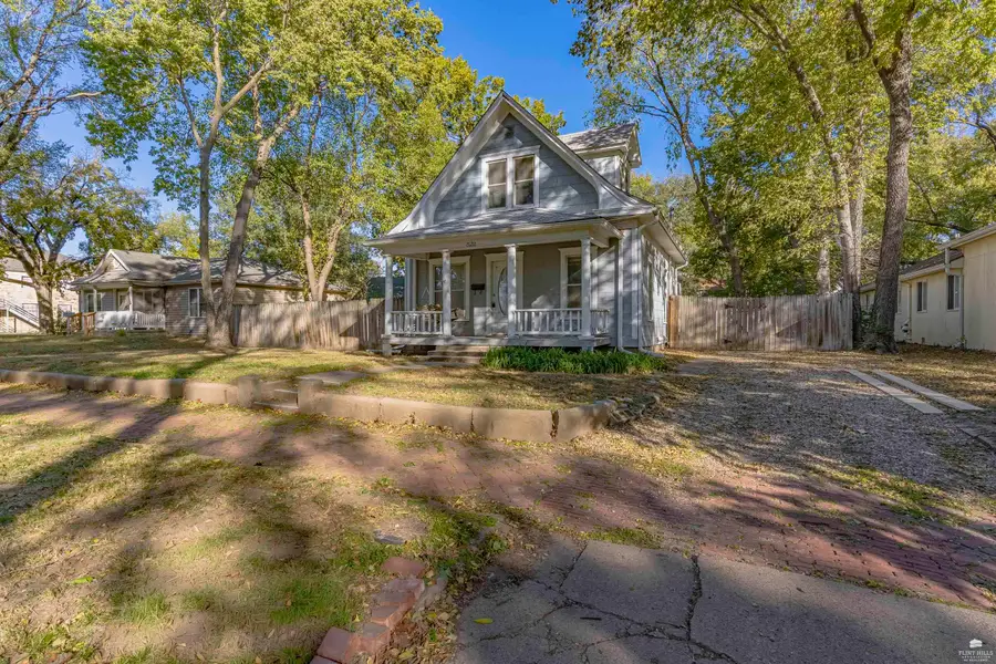 522 Colorado Street, Manhattan, KS 66503 - #3