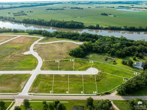 407 Overbrook Drive, Wamego, KS 66547