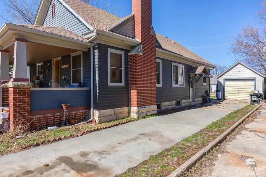 332 W 10th Street, Junction City, KS 66441 - #2