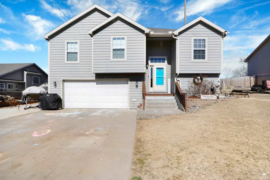 2710 Oakwood, Junction City, KS 66441 - #2