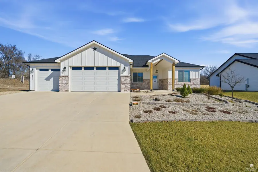 602 Fox Hollow Road, Saint George, KS 66535 - #2