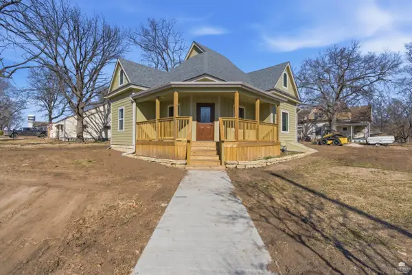 100 E 8th Street, Onaga, KS 66521