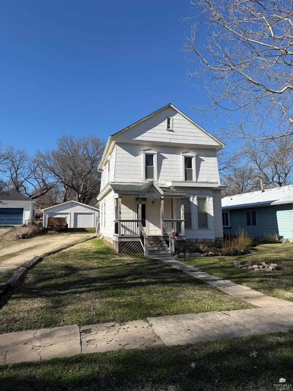 514 Columbia Street, Council Grove, KS 66846 - #1