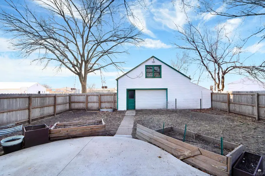 802 W Mission Street, Saint Marys, KS 66536 - #3