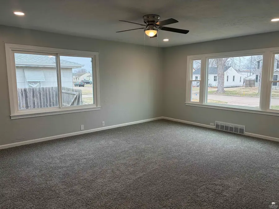 400 Woodlawn Avenue, Salina, KS 67401 - #2