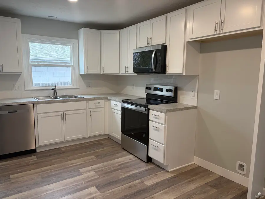 400 Woodlawn Avenue, Salina, KS 67401 - #3