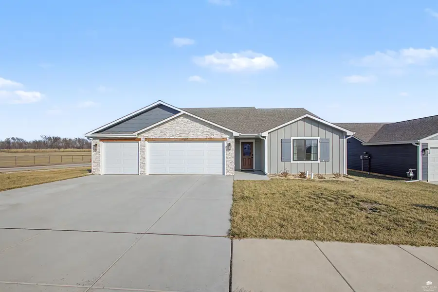 4689 Irvine Drive, Manhattan, KS 66502 - #2