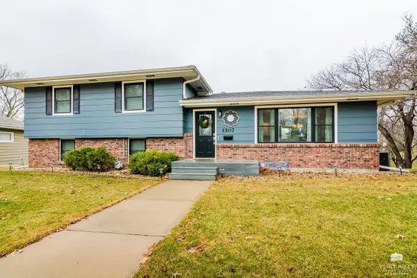 1507 Grandview Drive, Wamego, KS 66547