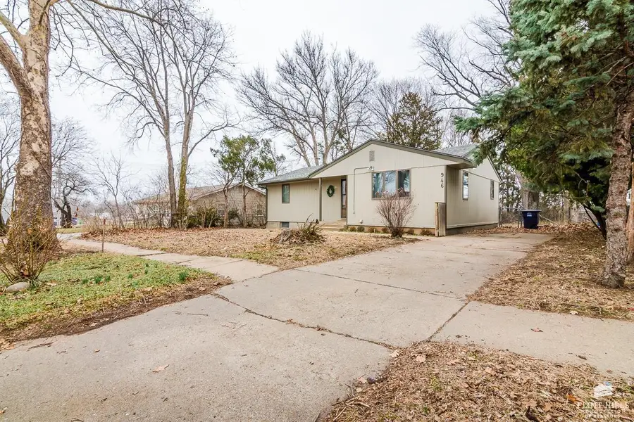 946 Mission Avenue, Manhattan, KS 66502 - #3