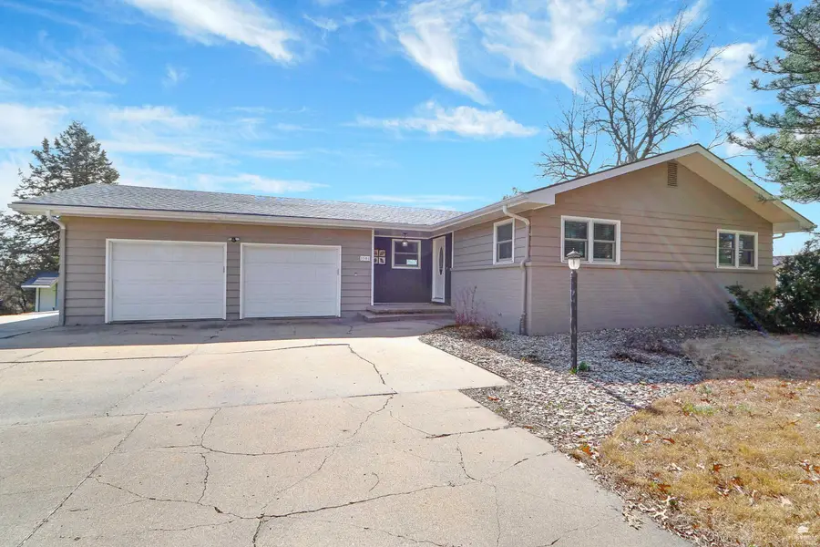 3501 Dickens Avenue, Manhattan, KS 66503 - #2